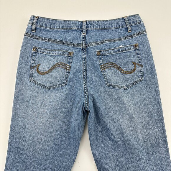 St. John's Bay Capri Women's size 10P Medium Wash Blue Denim jeans - Picture 4 of 4
